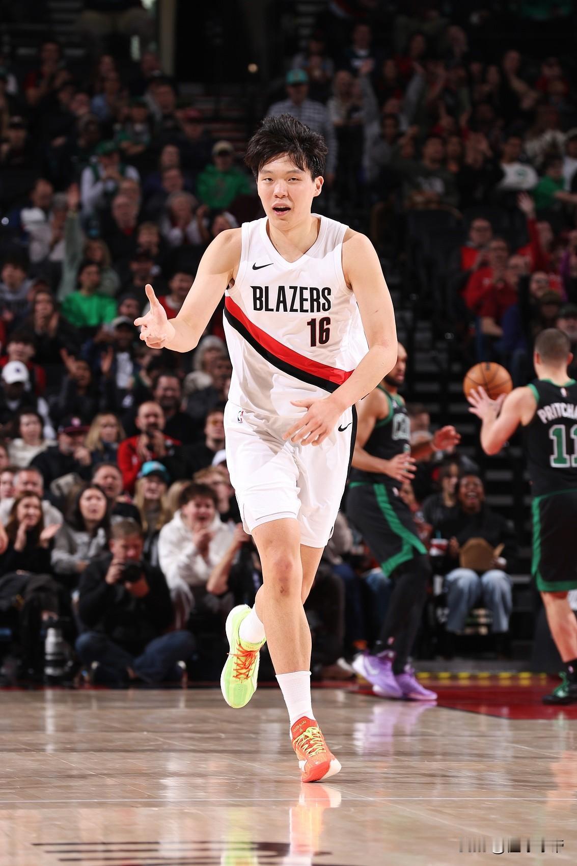 太努力了，杨瀚森爆砍2分2篮板2盖帽打出了强硬的防守!在今天开拓者与马刺的比