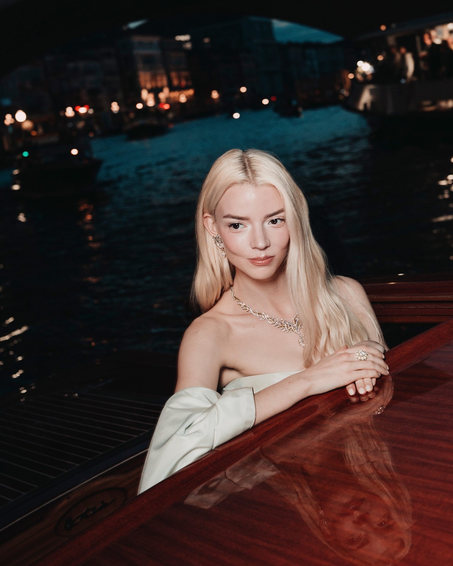 蒂芙尼品牌大使AnyaTaylor-Joy亮相威尼斯「BlueBook