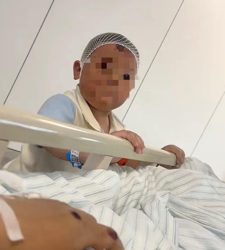 3岁儿子满脸伤守在妈妈病床前：那个报恩的宝宝，让人泪目！“妈妈，别害怕，我陪