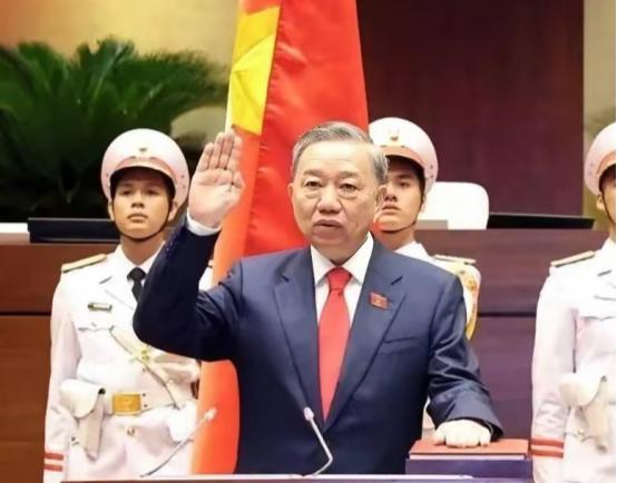 越南简直糊涂到家了！上海AI大会全球瞩目29国抢着签约，它坐拥完备AI法案却全程