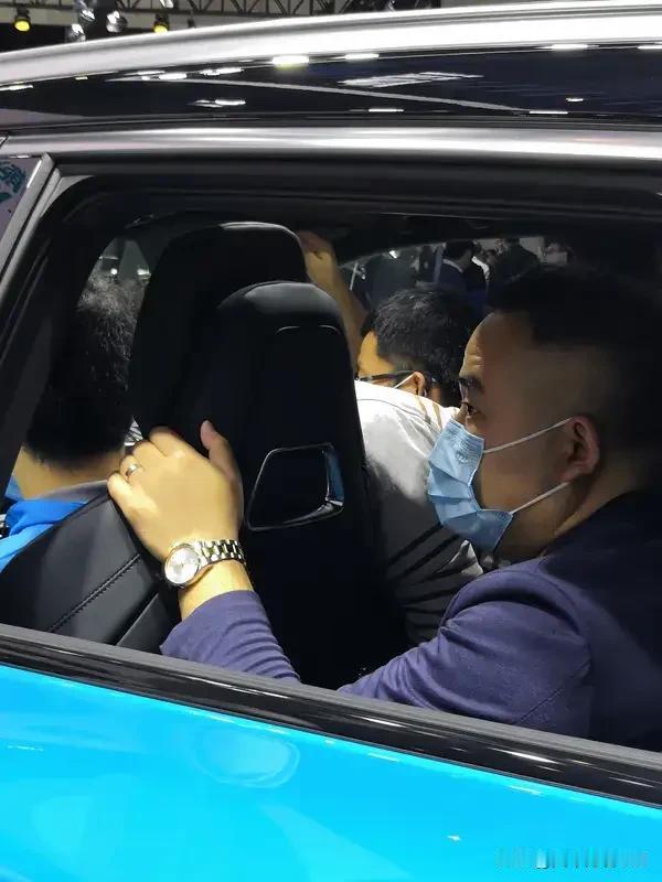 电池技术是新能源汽车的“心脏”，本届车展电池技术迎来爆发式突破，从续航、充电速度