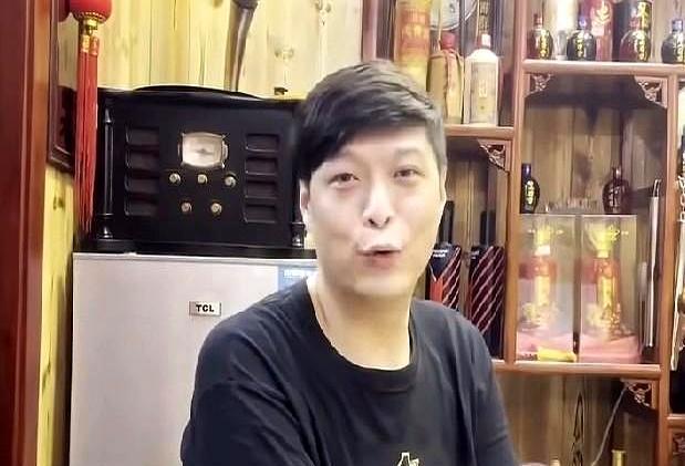 离开德云社不是他最冒险的决定。十五年前郭德纲说除了于谦任他选，他选了曹云金。