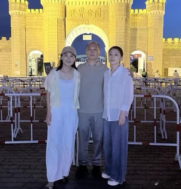 瑾汐离开了北京，二嫂终于出镜了，是那么的大气和漂亮，和二哥很般配。二嫂在瑾汐