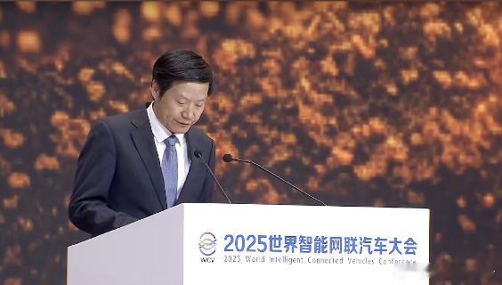 小米汽车风波后，雷军呼吁行业要以安全为基础10月16日，在2025世界智