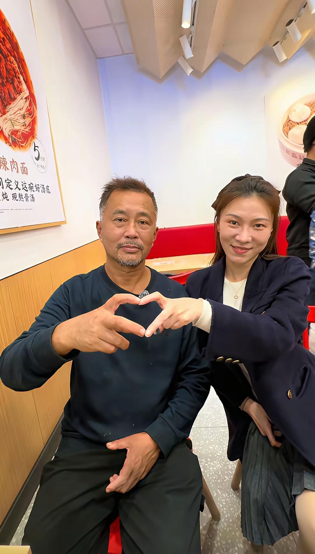 前几天有人传沈巍晓晓分手了，我还觉得难以置信，现在两个人再度合体，打破了分