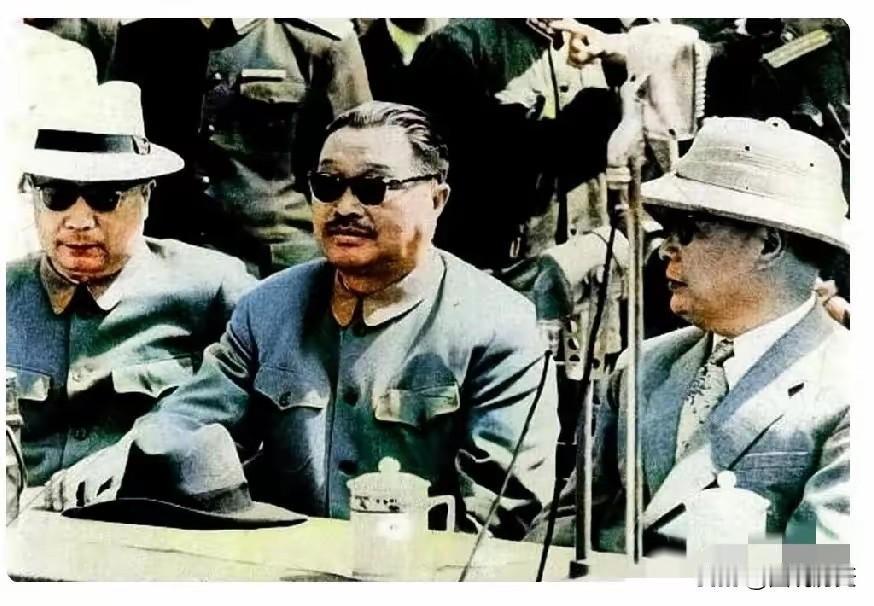 这三位可不一般！我敢打赌，如果不是对近代史特别热爱的人绝对认不出这三位老同志