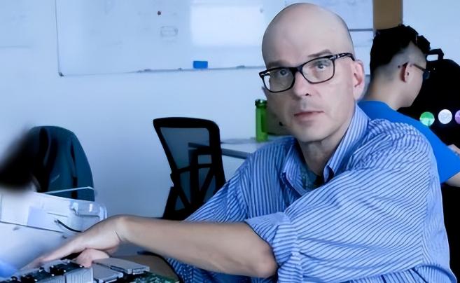 “美国不需要你，有本事你去中国啊！”2016年，一名美国专家被军方排挤，他一气之