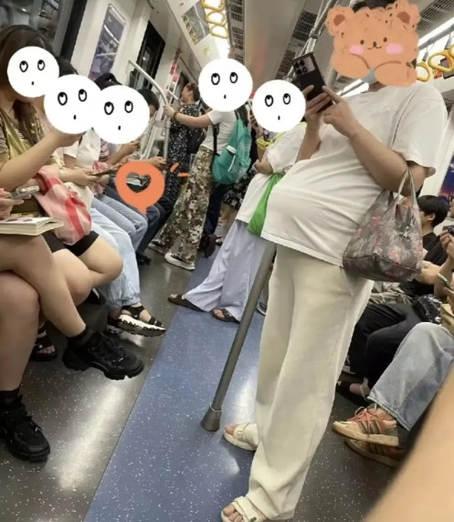 现在社会真的是奇了怪了，没人谴责不给孕妇让座的，却有喷子谴责孕妇乘坐地铁的！有人