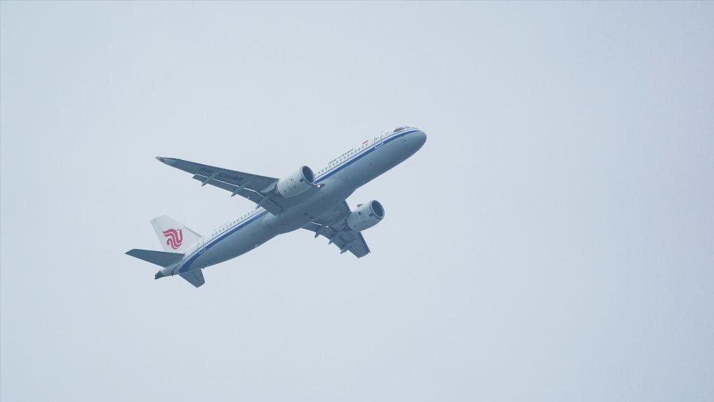 C919飞出国门，真正的考验不在一趟首航。8月12日，国航CA723航班从北