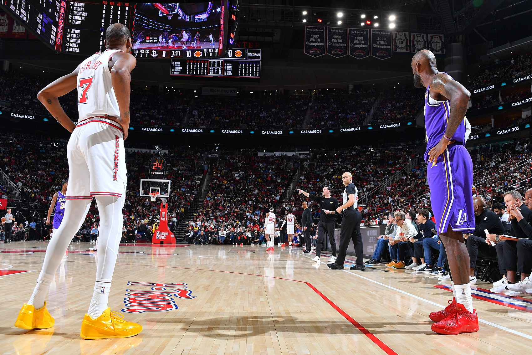 杜兰特现在的膝盖伤势，不知道情况到底严不严重，不过据火箭主帅乌度卡透露，杜兰特的