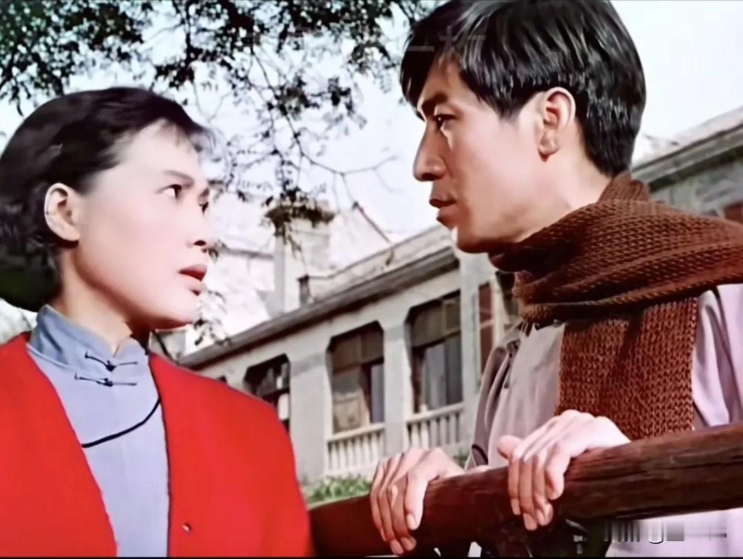 秦怡与康泰的合作图一《青春之歌》里二人的同框镜头大概就这一个，可印象还是很深
