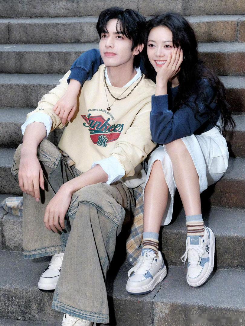 林屿森陪聂曦光重读三体你的赛博读书搭子已上线微小说大赛聂曦光发一条《乡村教师》