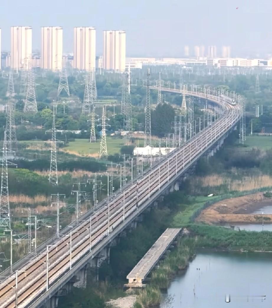 安庆到南京的宁安城际通车10年了，时间过得真的好快关注安徽发展的老乡们，记得不