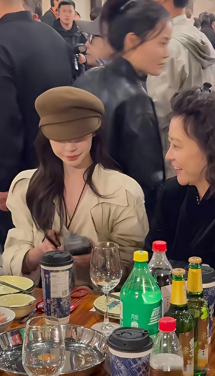 终于知道，当初邓超跟她同居几年，也没有娶她了[捂脸哭]，老得真快啊[捂脸哭][捂脸哭]