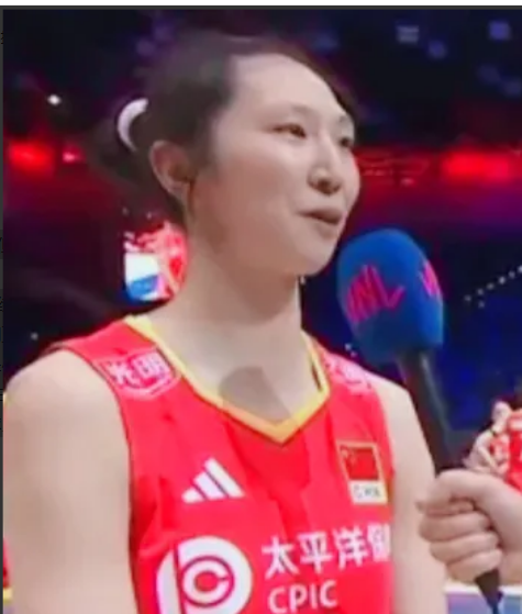 🔴一专多能的球员很吃香🔴🔥副攻出身的吴梦洁打主攻，不但进攻能摧城拔寨，而