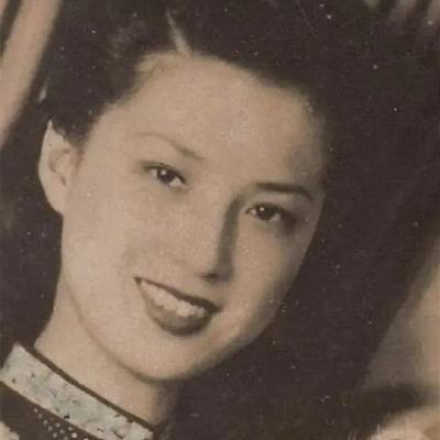 1919年，军官陈济棠看上了戏子莫秀英，得知她身上有两处特别，认为她旺夫益子，赶