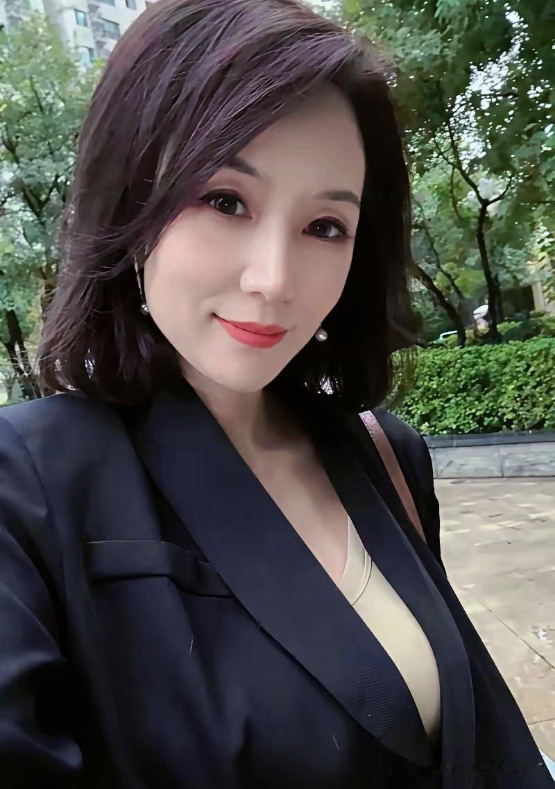 奉劝大龄剩女千万别凑合！我同事38，上个月去相亲，男方坐下来第一件事不是点菜，