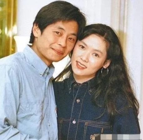 1990年，王杰为了试探女友是否真的爱他，两人吃了一顿5000元的饭后，他对女友