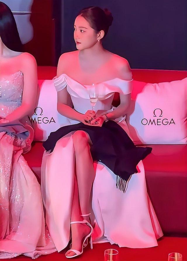 关晓彤终于找到适合自己的穿搭风格了吗？她的时尚之路经历了哪些变化？关晓彤的时尚