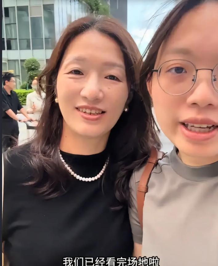 果然浩男妈妈要当老板了，成立工作室。浩男大妹昨天发视频，就说明天她和妈妈要做一