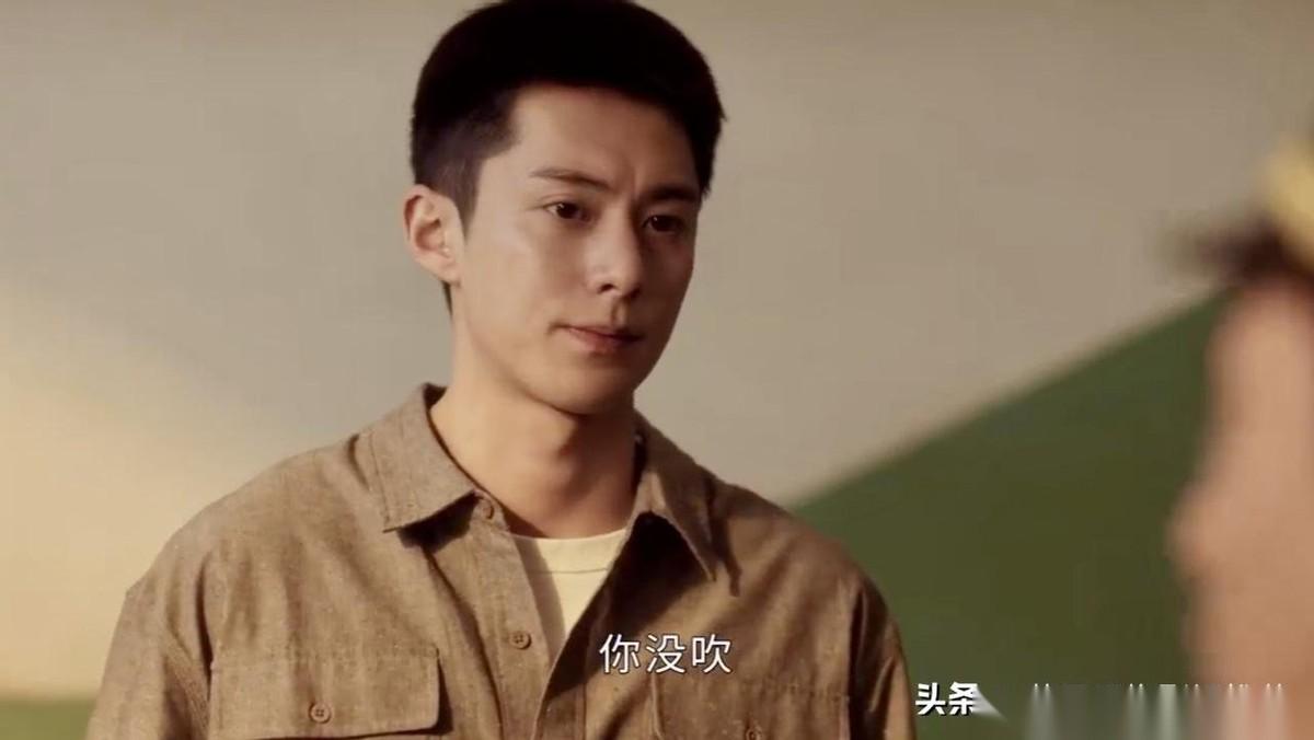 《黑夜告白》杀死梅叔的真正凶手是他梅叔的尸体出现在元龙里，而那个原本该被千刀万