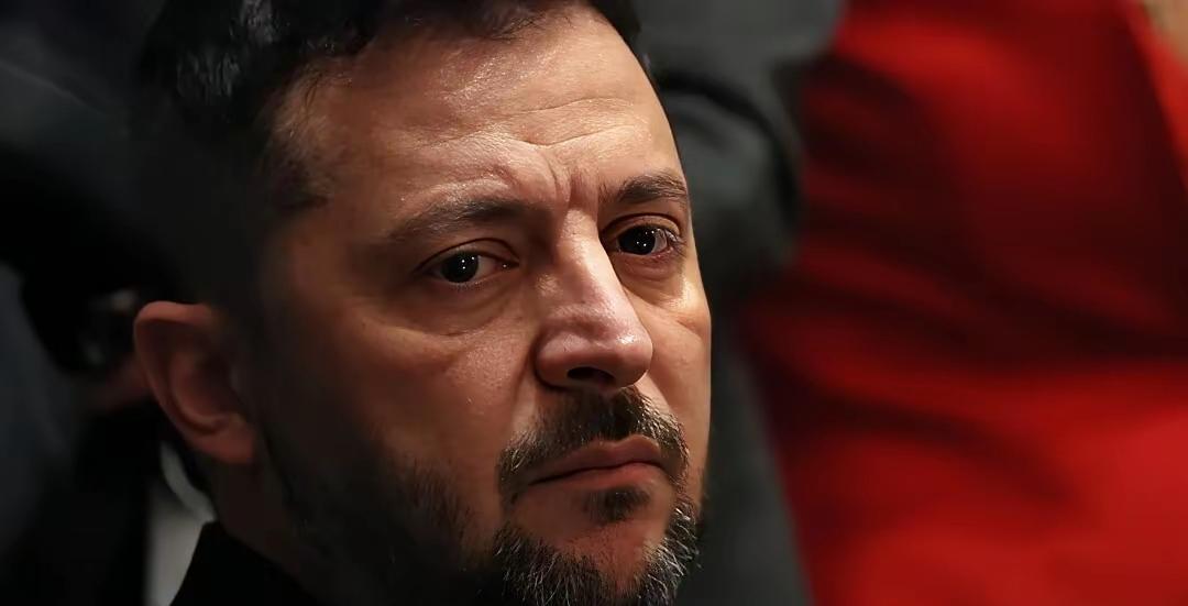 挥泪斩马谡！对泽连斯基来说，叶尔马克是他的办公室主任，也是他15年的好友。这时候