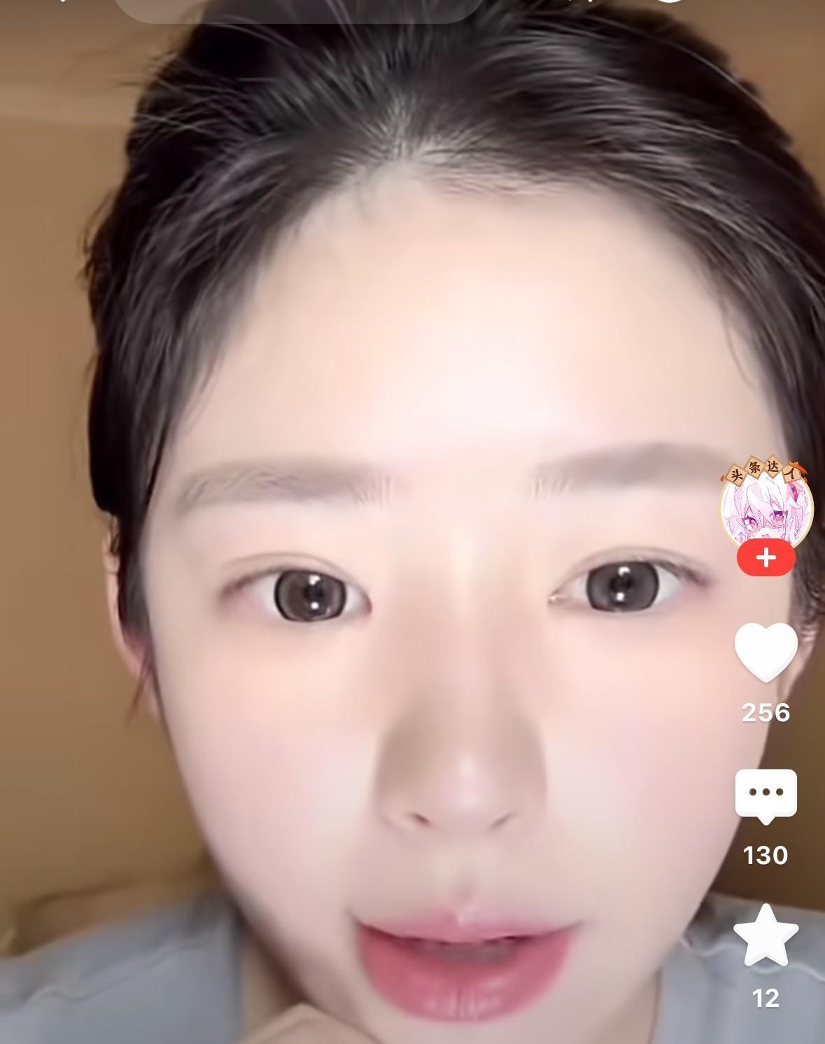 黄一鸣实际也挺卑微的，她说，“原来我也给王思聪发宝宝的照片，后来拉黑，他就再也没