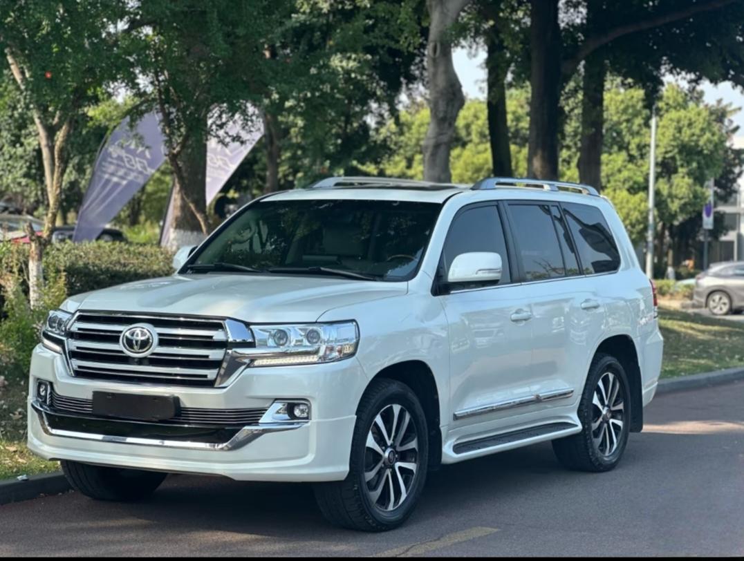 丰田陆地巡洋舰（兰德酷路泽）和丰田霸道（普拉多）有什么区别？霸道是陆巡的衍