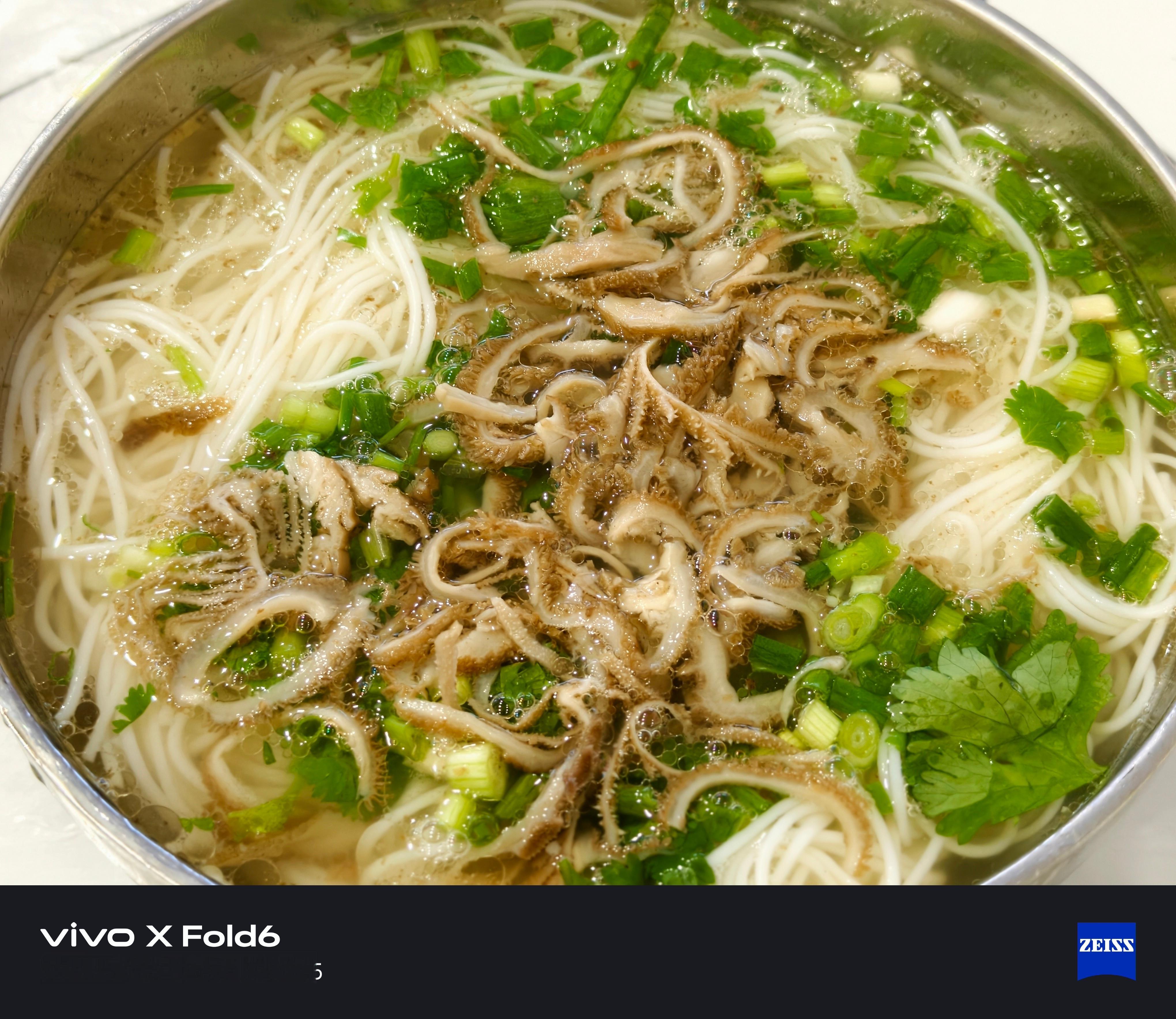 尝尝九龙的羊肉米线