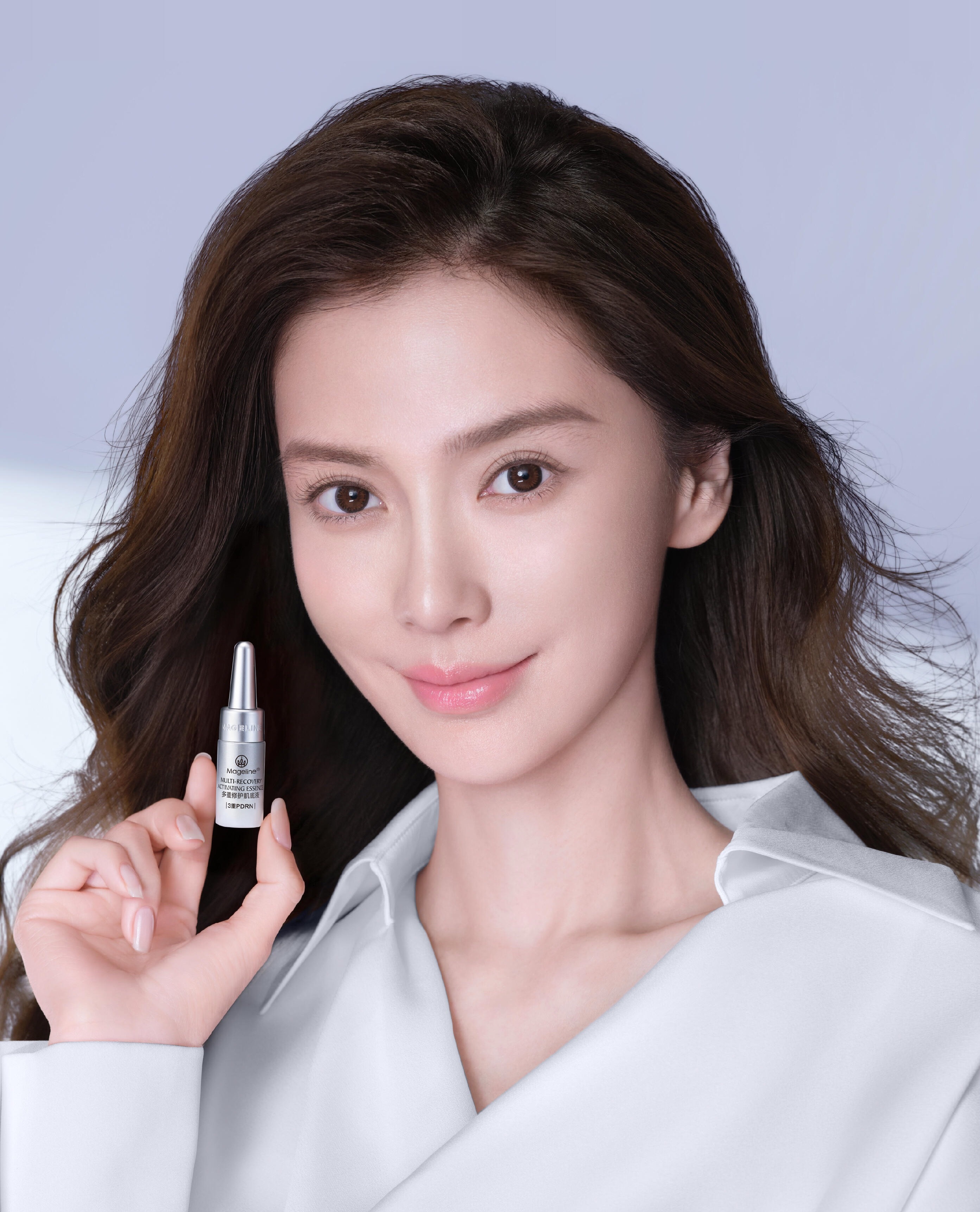 张柏芝angelababy同品牌广告图好权威的两张脸，都是为数不多的耳高于眉…