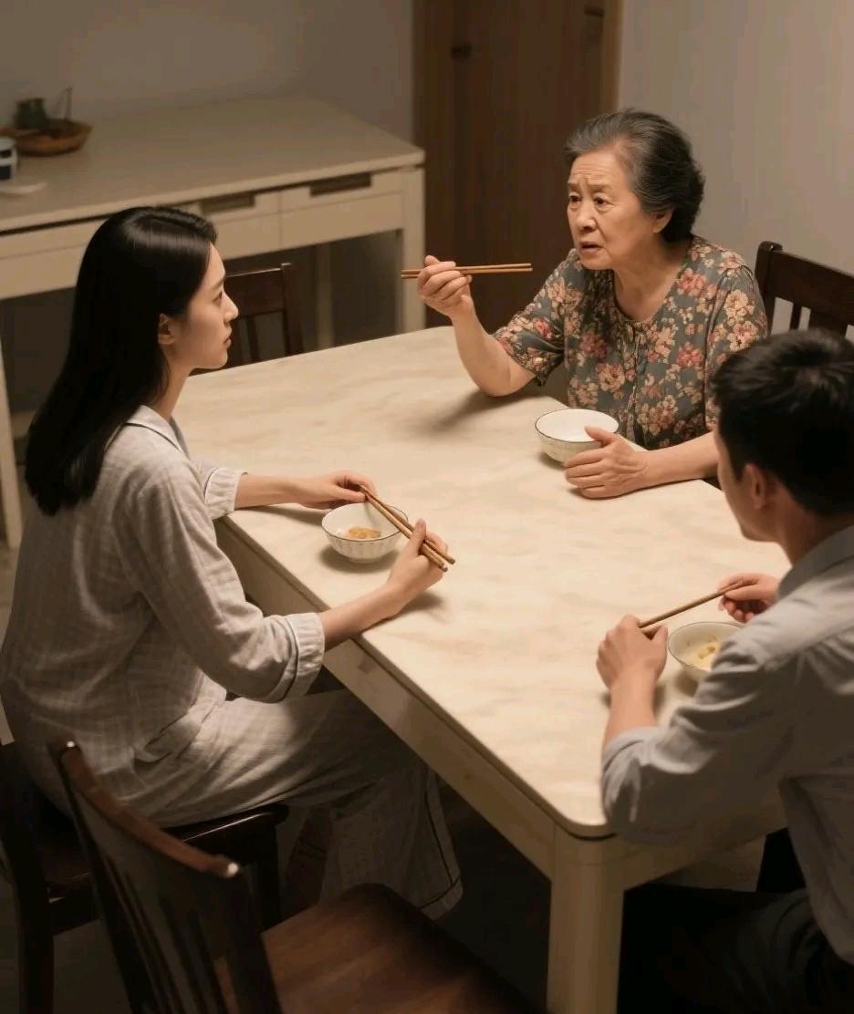 陕西一女子跟婆婆吃饭时，突然问婆婆：你觉得你儿懒吗？本以为婆婆会偏袒，结果婆婆