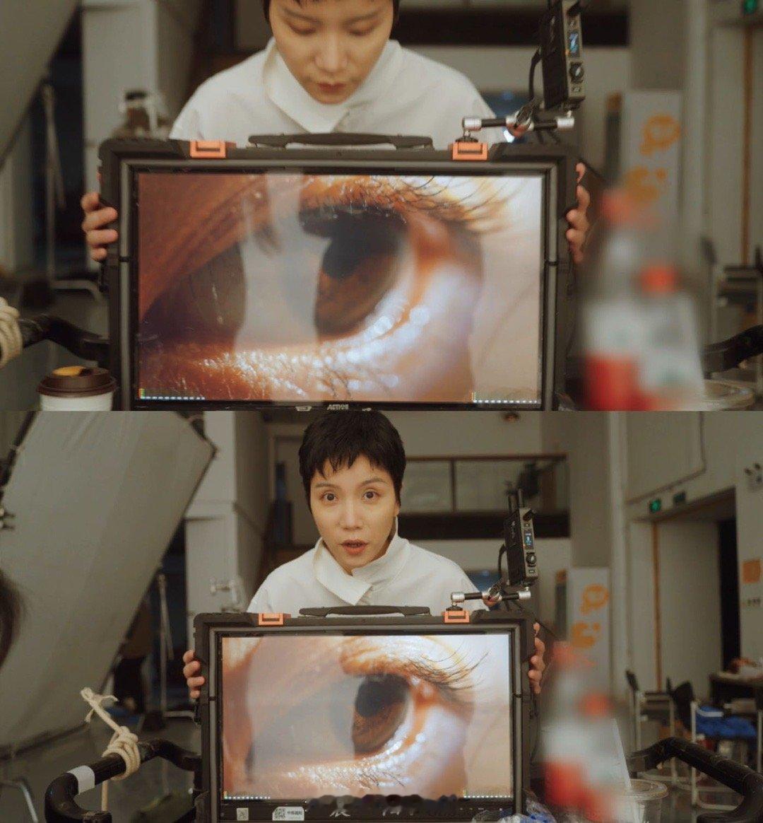 李霄云简约版艺术家褪去所有不必要的装饰，艺术的本真才愈发清晰。李霄云用她的音乐