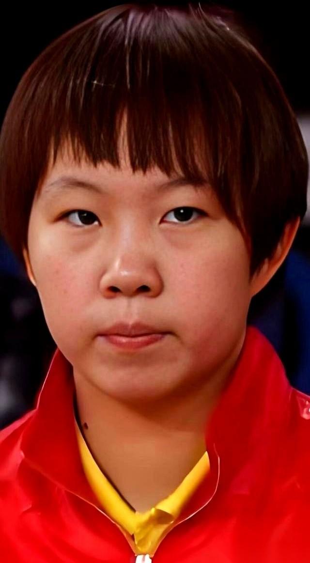 朱雨玲这场球，输得让人有点看不懂。决胜局，10比4，她手握6个冠军点。球馆里安