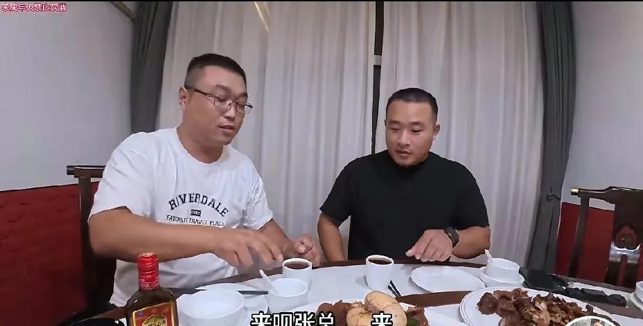 看来临沂五虎要加入新成员啊。炒鸡店老板张三，开始频繁跟这帮人一起玩。开业庆典、