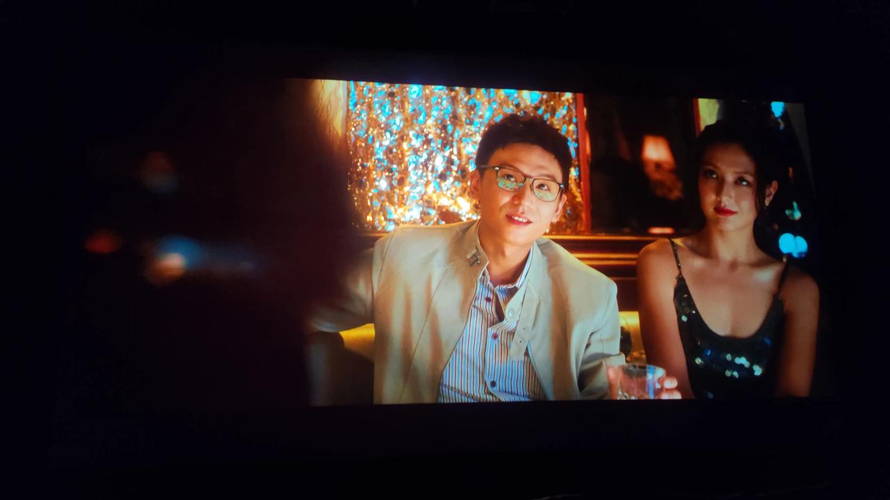 一个人的电影院与夜场综合症偌大的影院就我一个人，今天的这一场名为《夜王》的香港