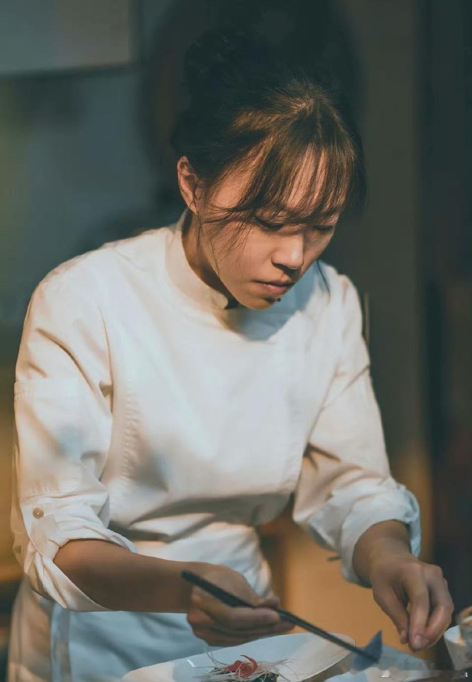 窦靖童新剧美食给我看馋了窦靖童新剧里的美食太诱人，内娱这么地道的下饭剧可别错过
