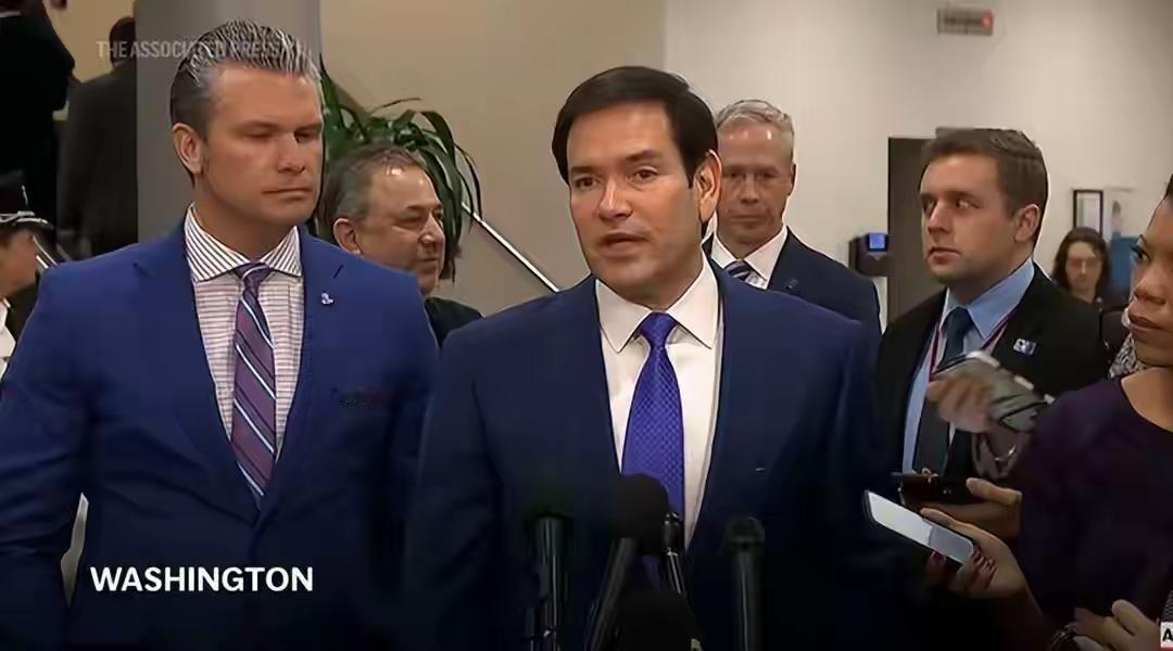 特朗普对盟友“明抢”，欧盟集体倒向中国？美国霸权这次真要玩砸了！“美国优