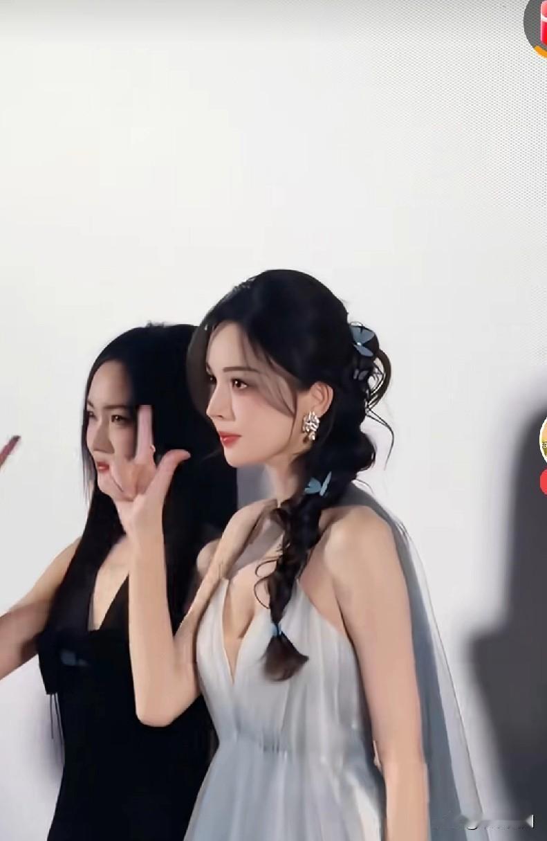 娜扎这个内搭好看又sexy