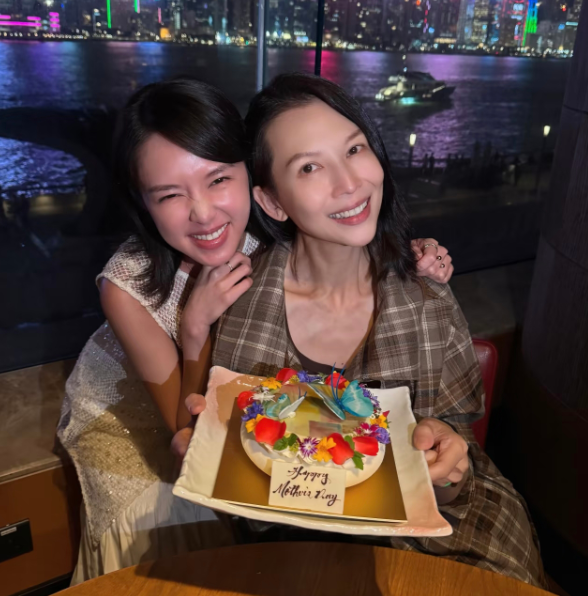 蔡少芬我和张晋已经走过了40个年头不骗你，带三个孩子真的很累，不过我做好了演员