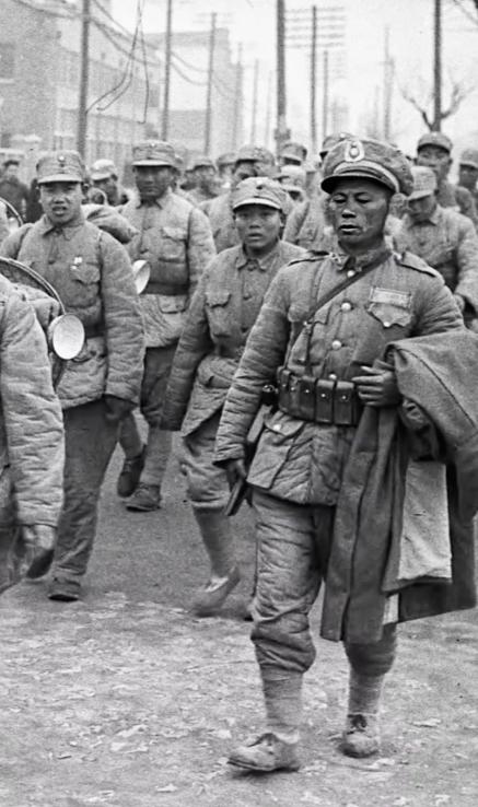 跟着蒋介石去台湾的六十万国军，基本绝后了，足见老蒋毫无格局。但凡他让这几十万军