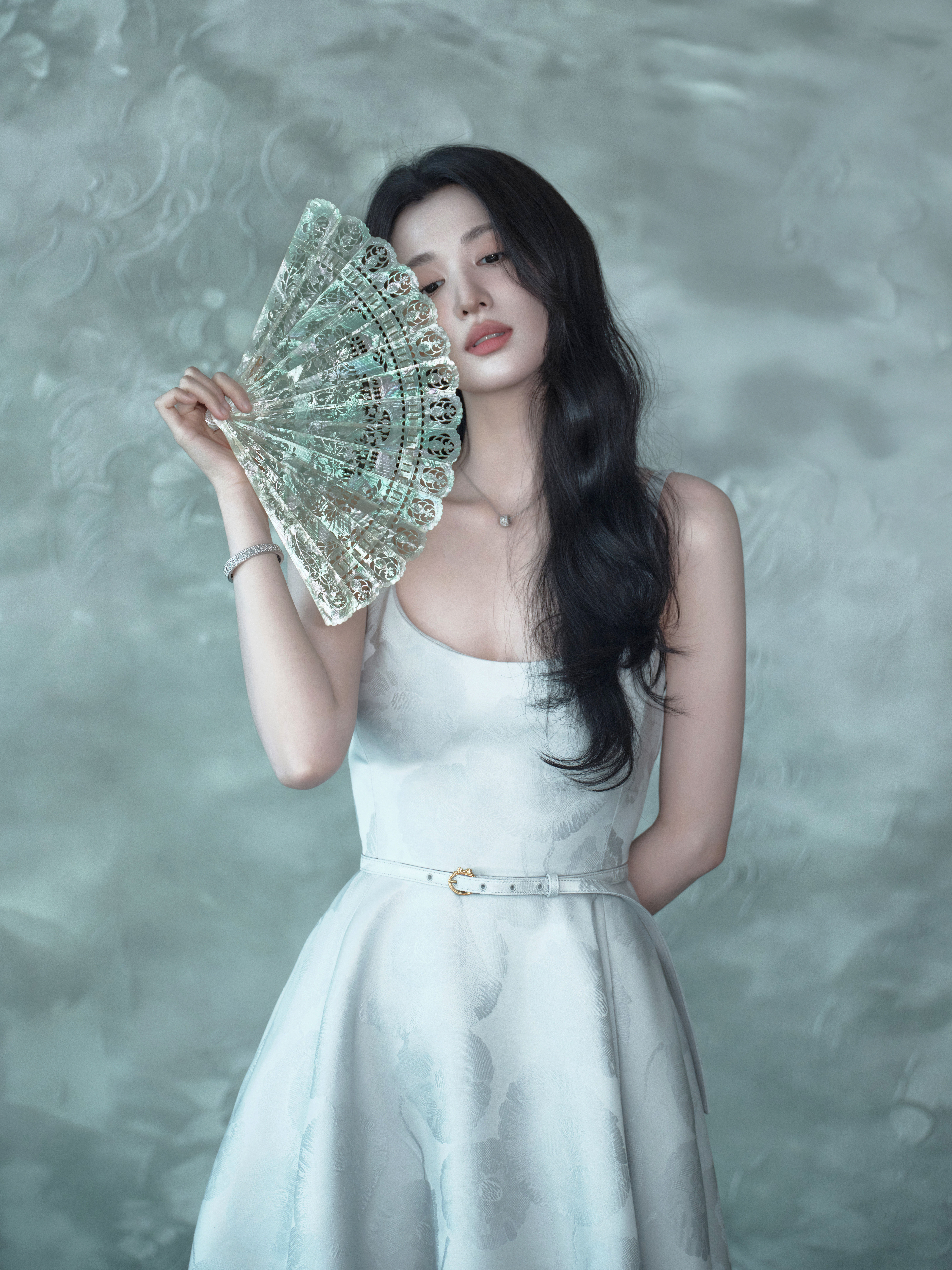 王楚然最新营业照📷𝐃𝐈𝐎𝐑迪奥美神降临