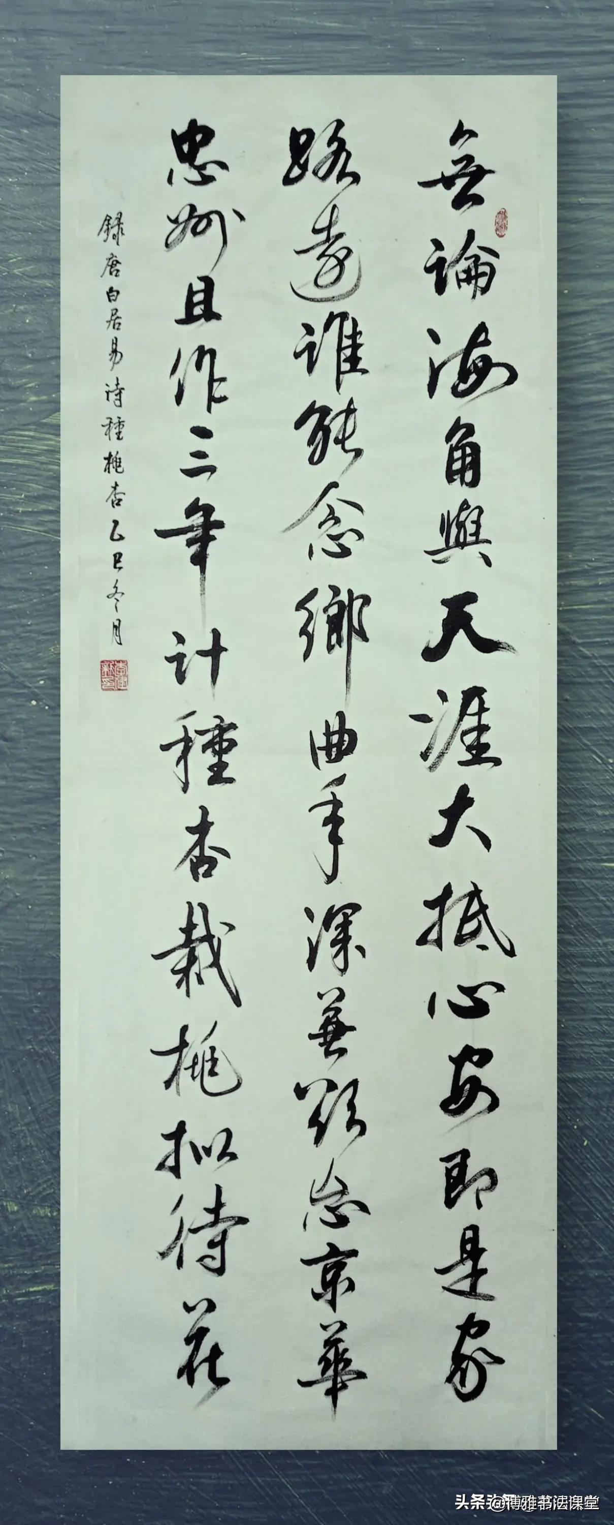 毛笔行书那流畅感，简直绝了！就像山间溪流，自然又灵动。运笔时，墨色随着速度和力度