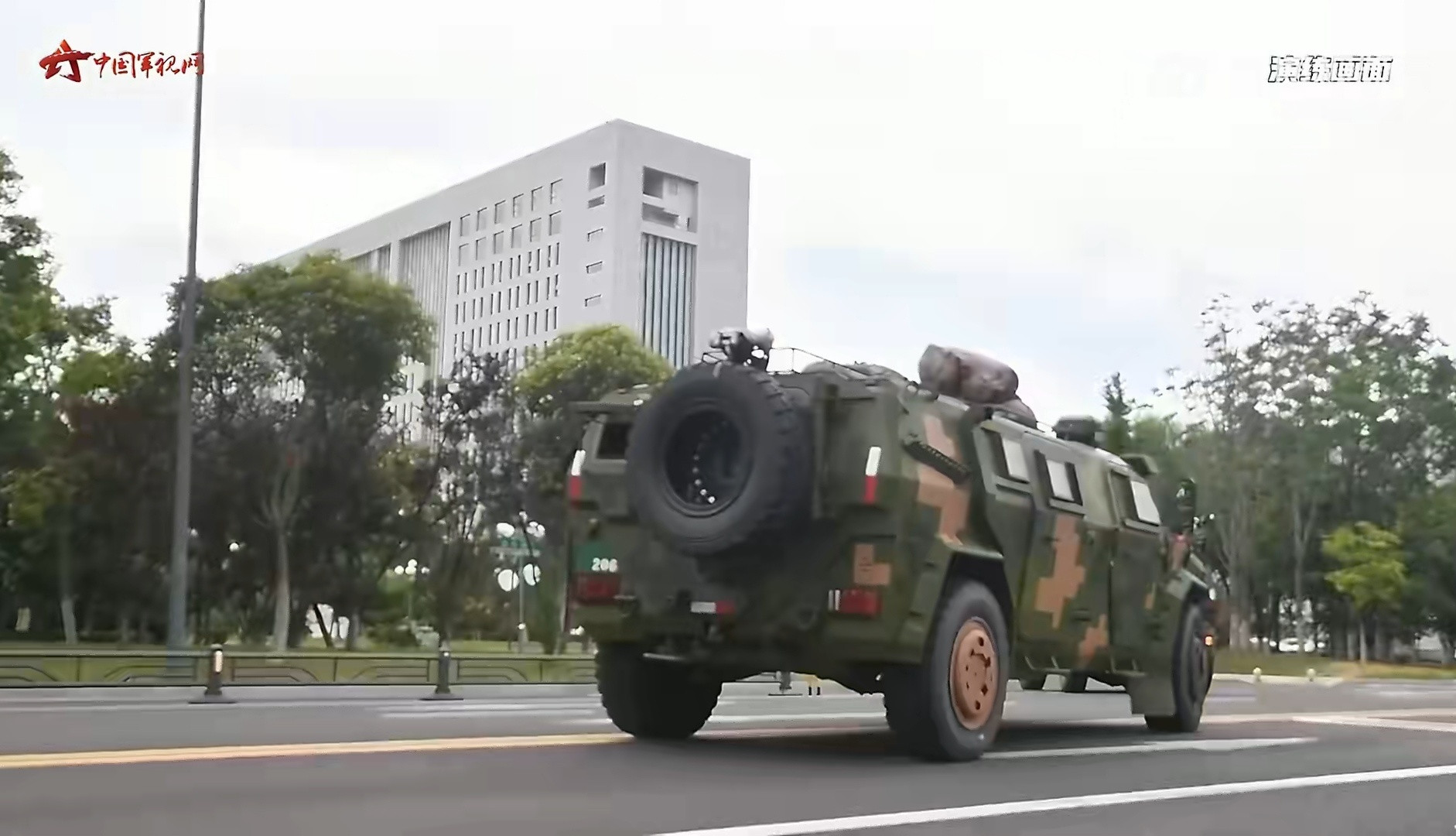 没车号，没营区，没装备特征，把套路都堵死了。