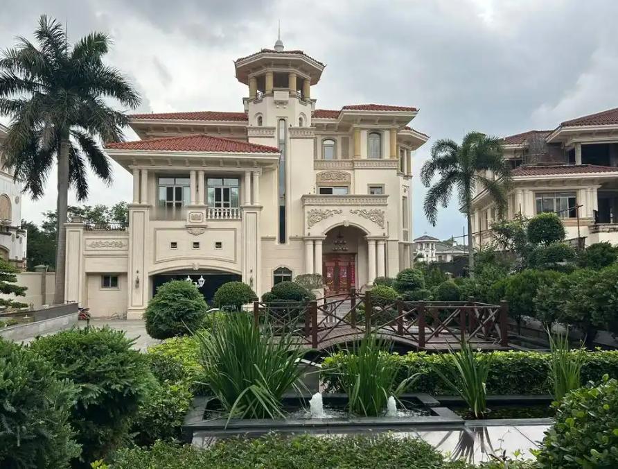 6003万抢拍深圳别墅，758万保证金打水漂，有钱人真任性！4月29日，一媒体