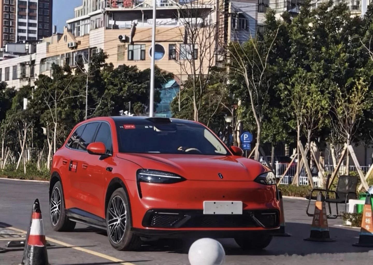 红色，紫色大概率会有，绿色有人喜欢吗……问界m6