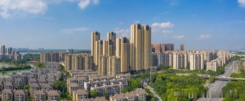 芜湖楼市深度解读：一、两年房价数据对比，跌势延续但力度放缓去年上半年行情