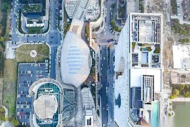 五个亿的标，黄了。几个评标专家，资格审查的时候看走眼了。几十个团队，几个月的心