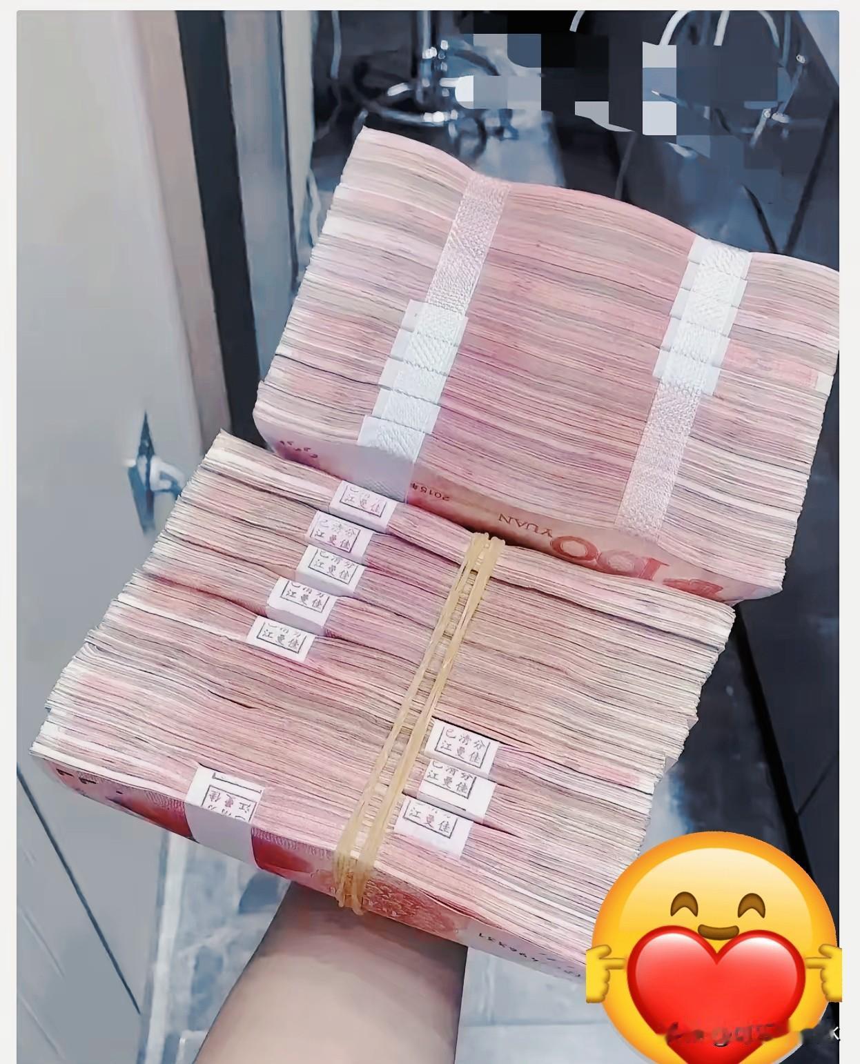 如果你手上有20万现金且不缺钱用那我建议你存银行的定期存款虽然利率低