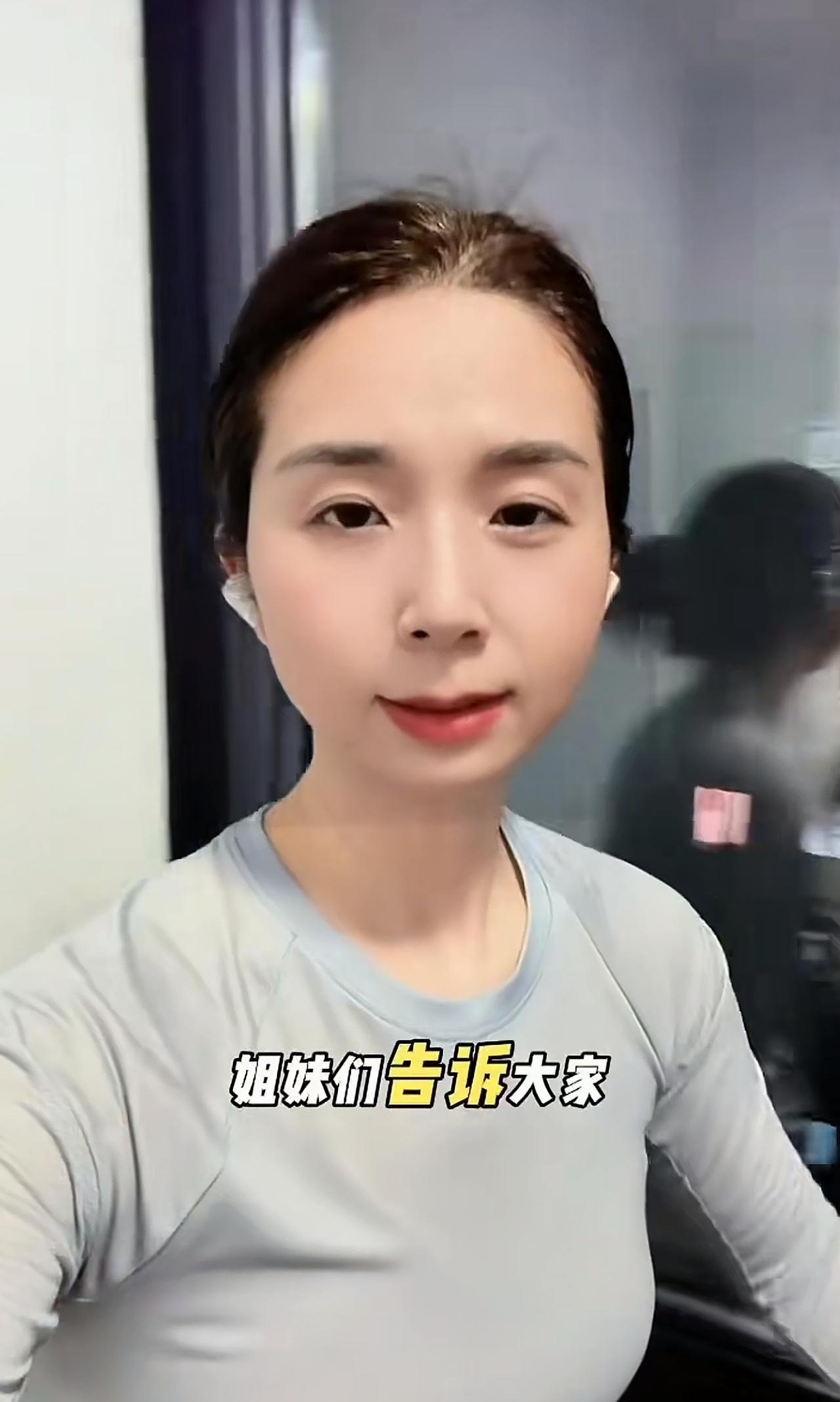 这位美女看着也太眼熟了，想不回来她是哪位明星了？