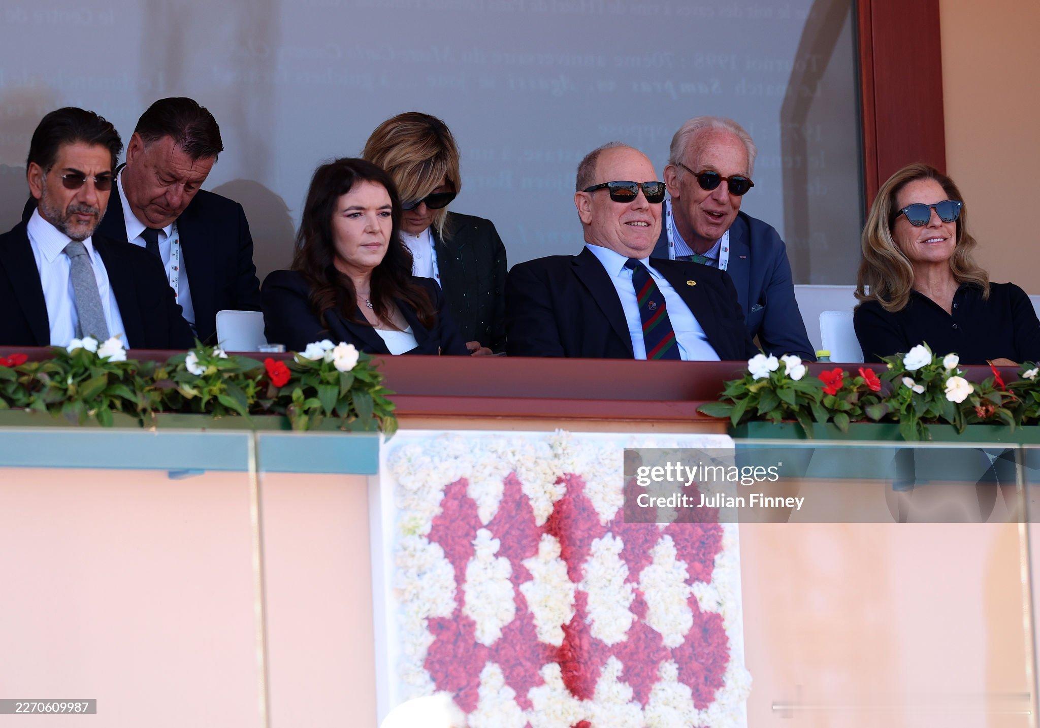 新闻近日，摩纳哥王室成员观看一年一度的观看网球蒙特卡洛大师赛，最后男单决赛扬尼